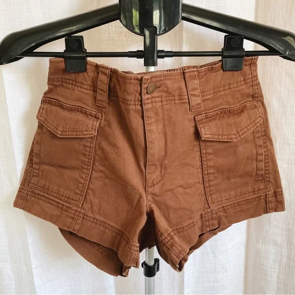 Bundle of 2 Old Navy Flap Pocket High Waisted Shorts in black and brown - Picture 2 of 7